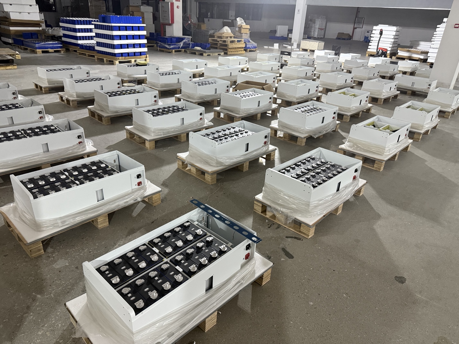 QY ENERGY energy storage battery systems in batch assembly
