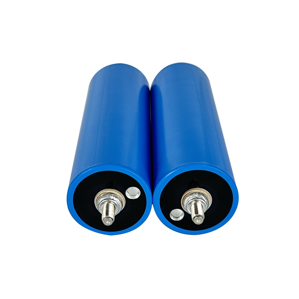 C40 supplier reference: product photograph: pair with black insulated end faces and added studs.